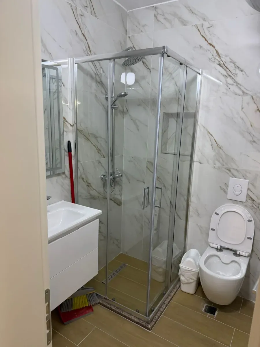 Garsoniere 30 m2 për shitje në zonën e Shkëmbit të Kavajës, prane Majestic 4