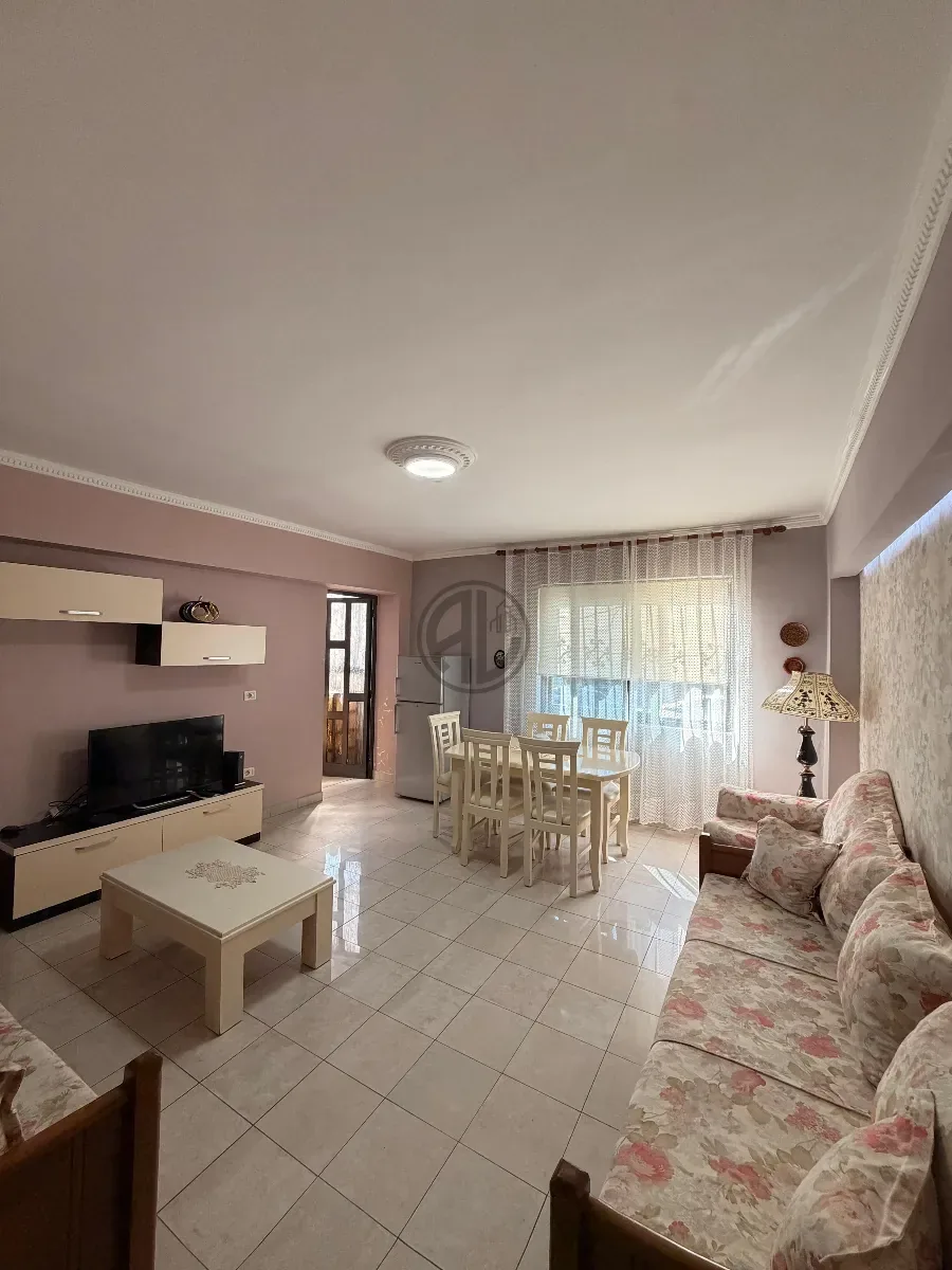 Shitet Apartament / Ambient Biznesi – Pranë Shkollës "Naim Frasheri" 2