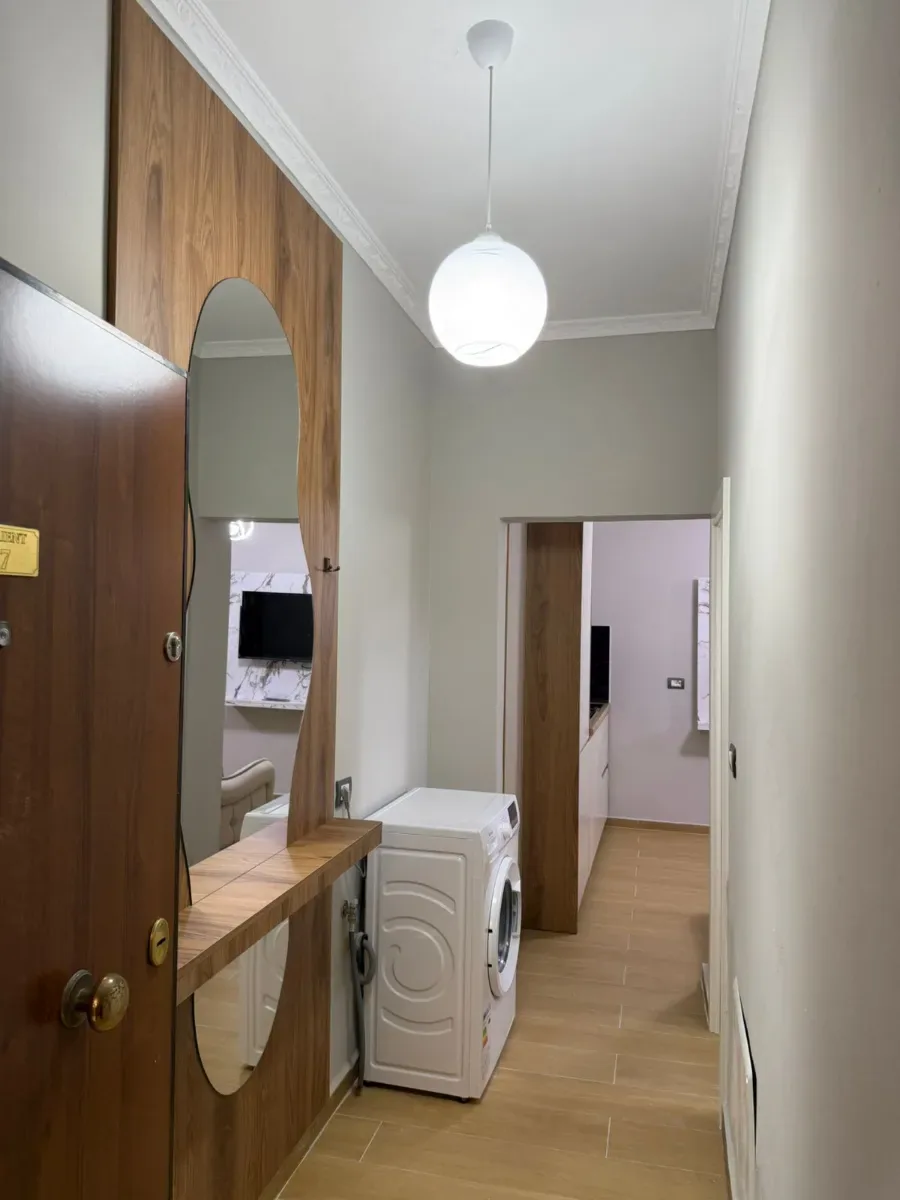 Garsoniere 30 m2 për shitje në zonën e Shkëmbit të Kavajës, prane Majestic 3