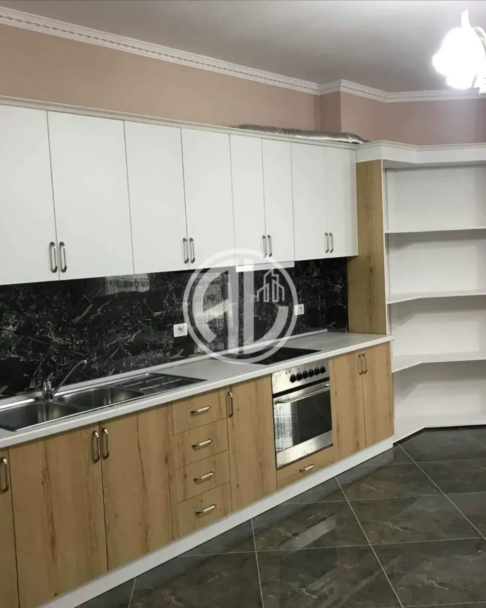 Apartament 2+1+2 në Qendër të Durrësit 3