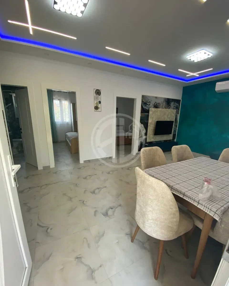 Jepet me Qira Apartament 2+1 – Kati i parë i një Vile Lagjja 17 Durres 2