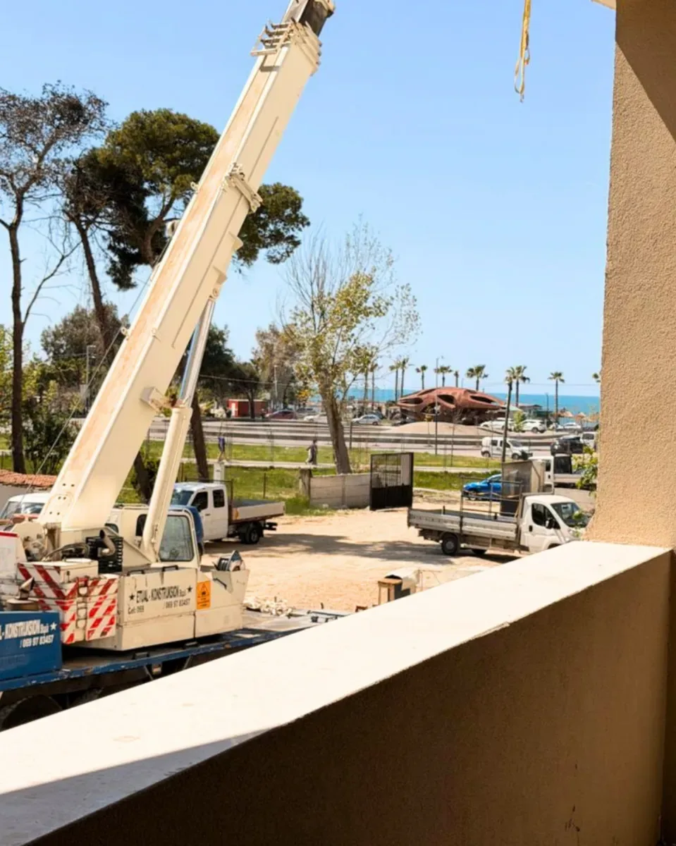 Apartament 1+1 me pamje deti për shitje – Golem 2