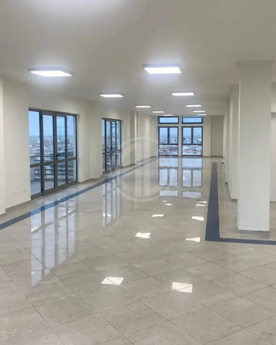 AMBIENT BIZNESI ME QIRA – HYRJA E DURRËSIT 4