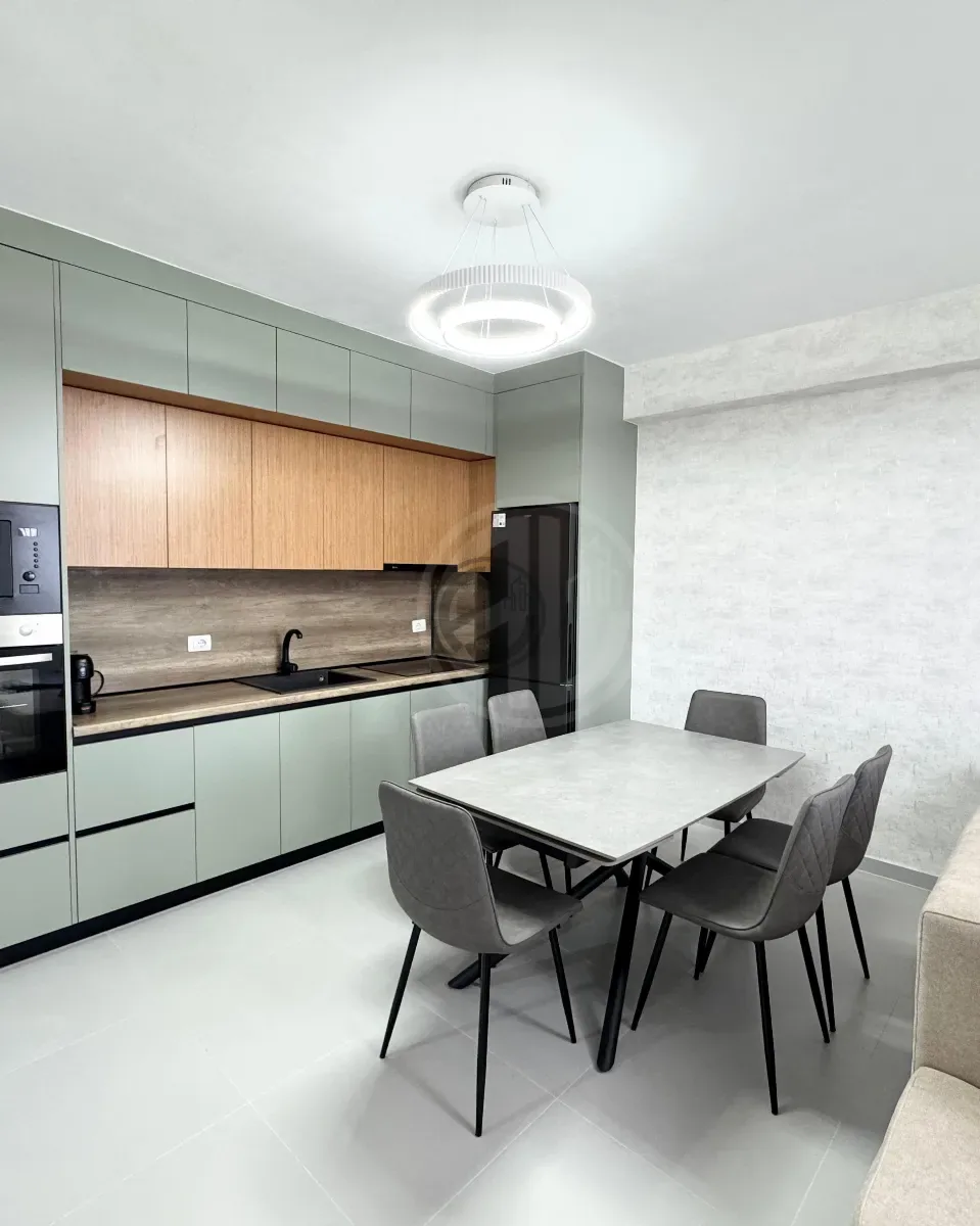 Shitet Apartament 2+1 në Golem,