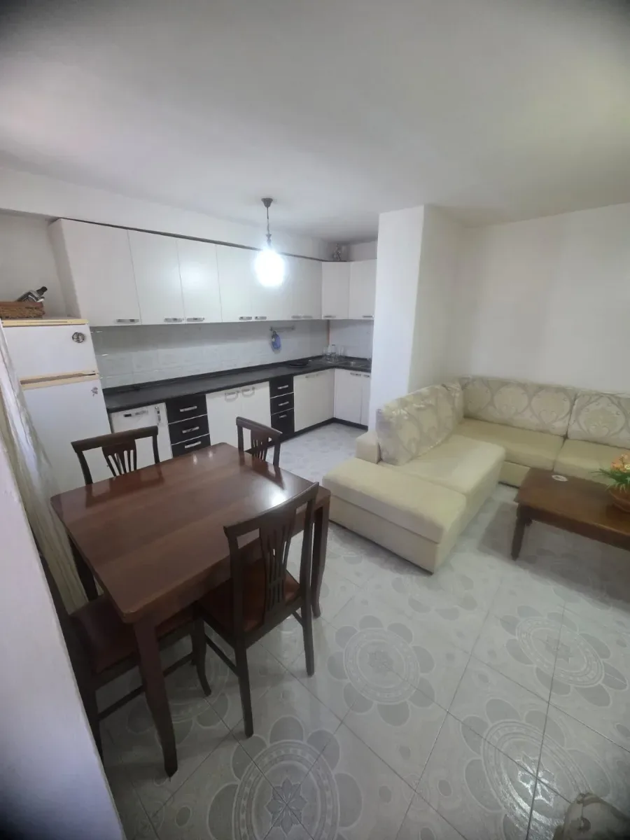 Apartament 1+1 me ballkon prane Spitalit Rajonal Durres 2