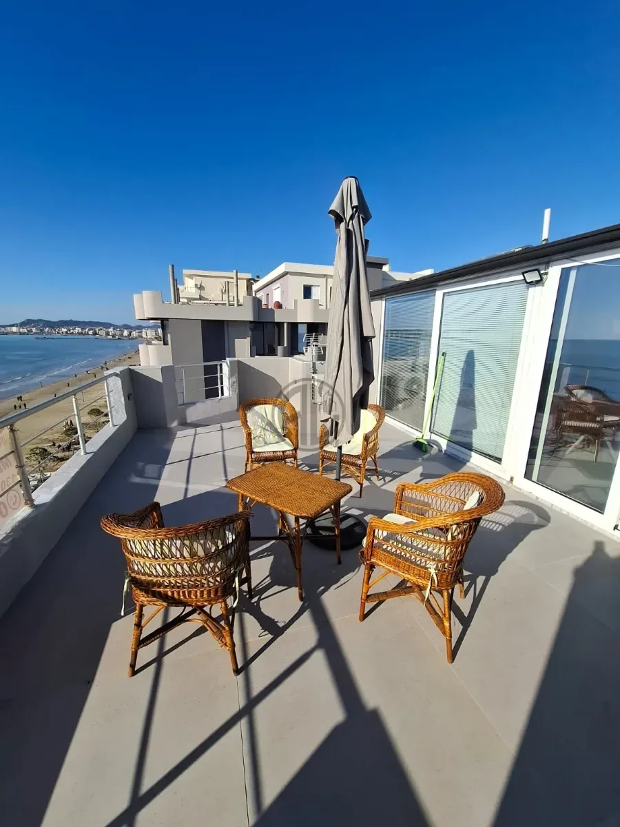 Apartament front seaview 2+1 per Qira