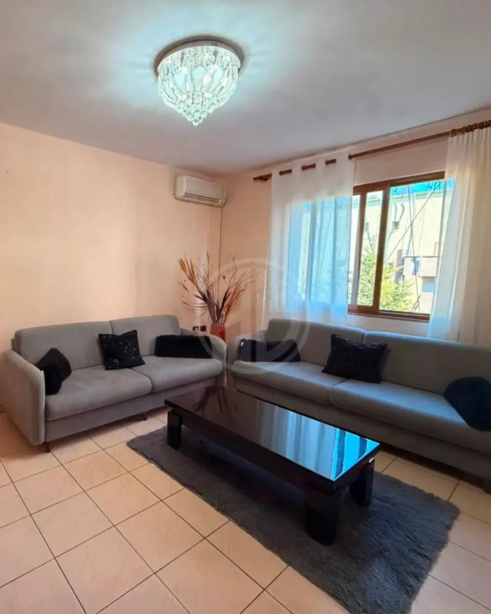JEPET ME QIRA – Apartament 1+1 në Lagjen 18, Durrës