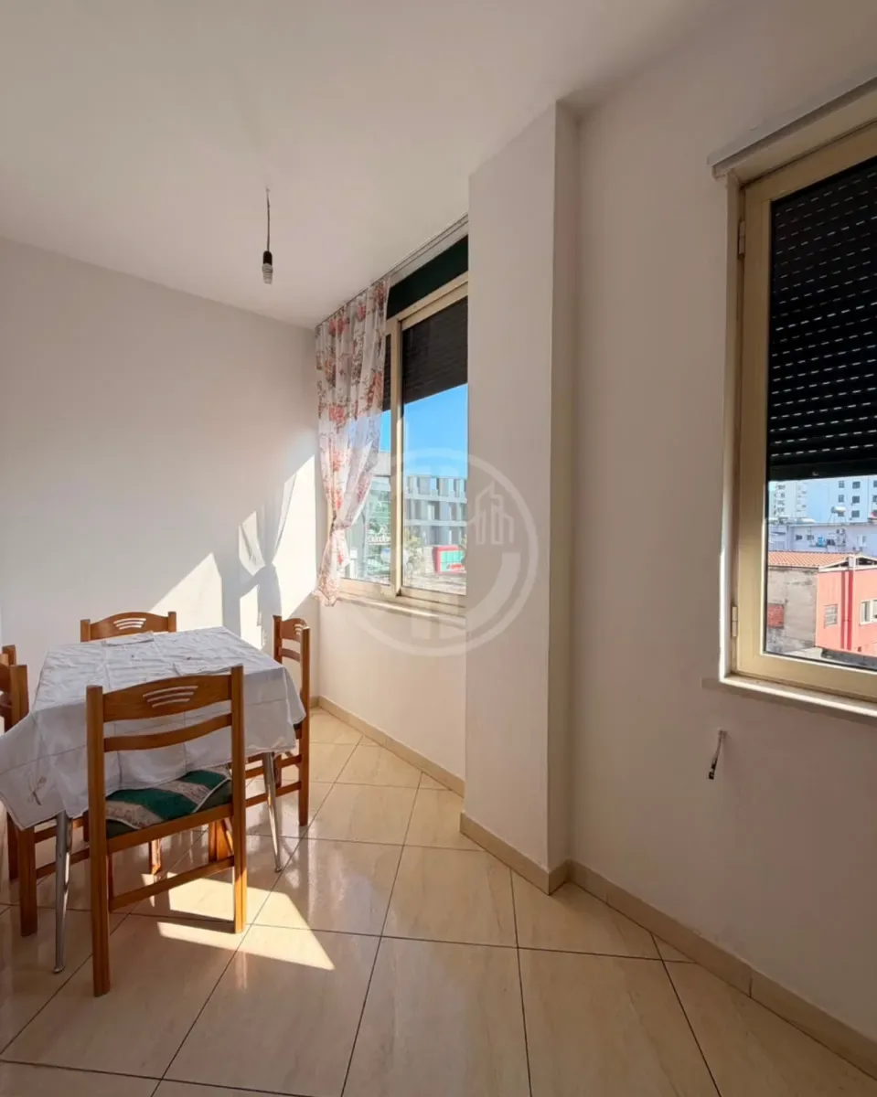 Apartament 2+1+2 me Qira – Qendër, pranë Flag Ship 3