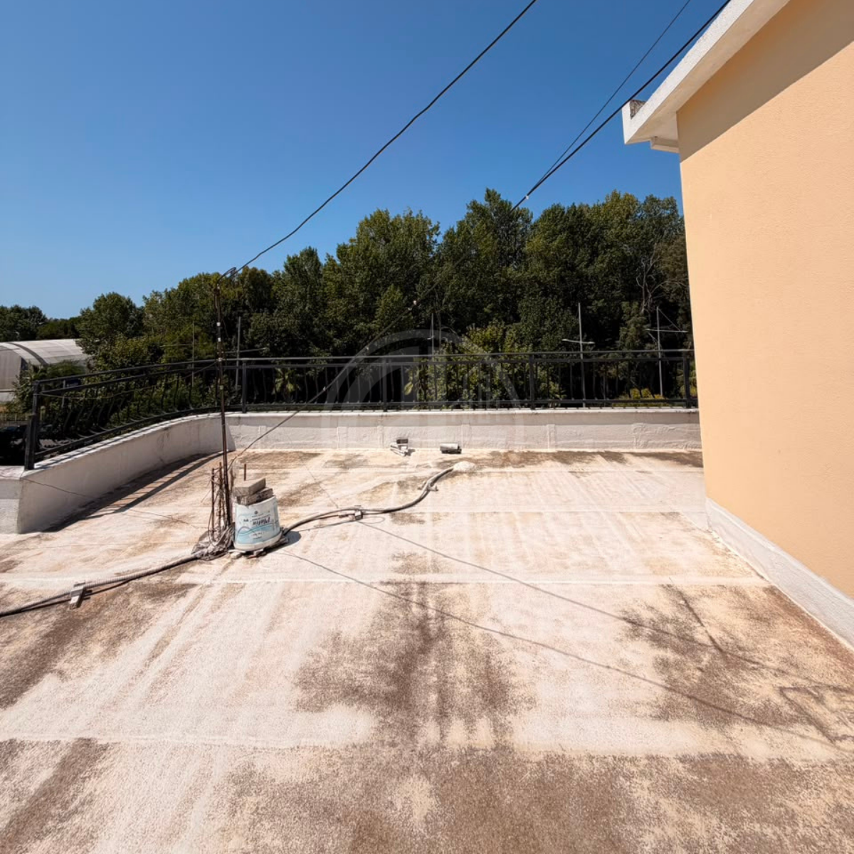 Hotel / Vilë 3-Katëshe për Shitje 2