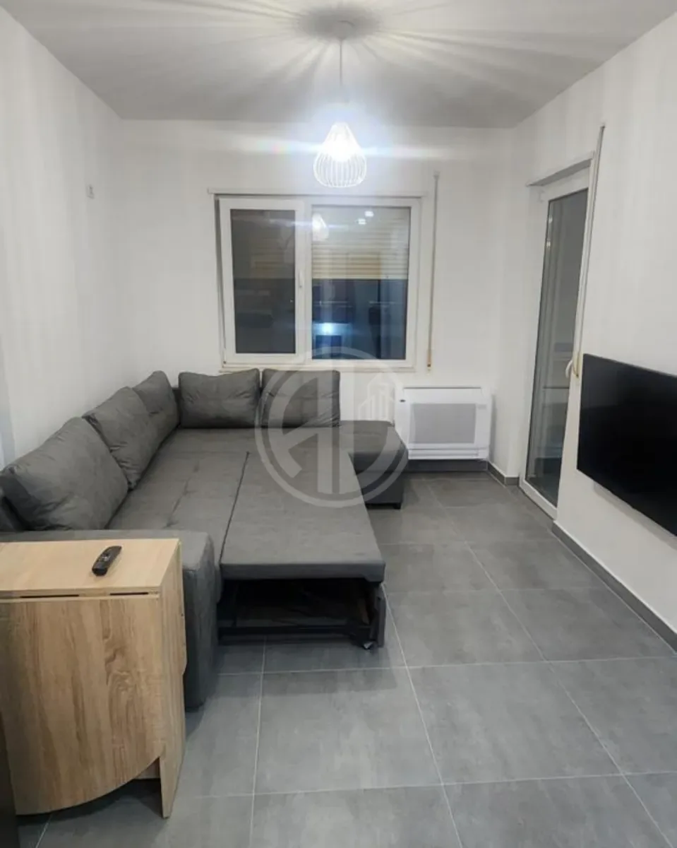Shitet Apartament 1+1 – Mali i Robit 4