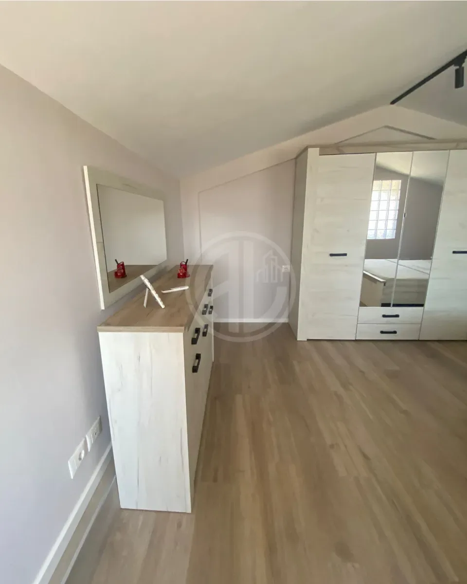Penthouse Luksoz për Shitje me Verandë Panoramike PLAZH DURRES 4