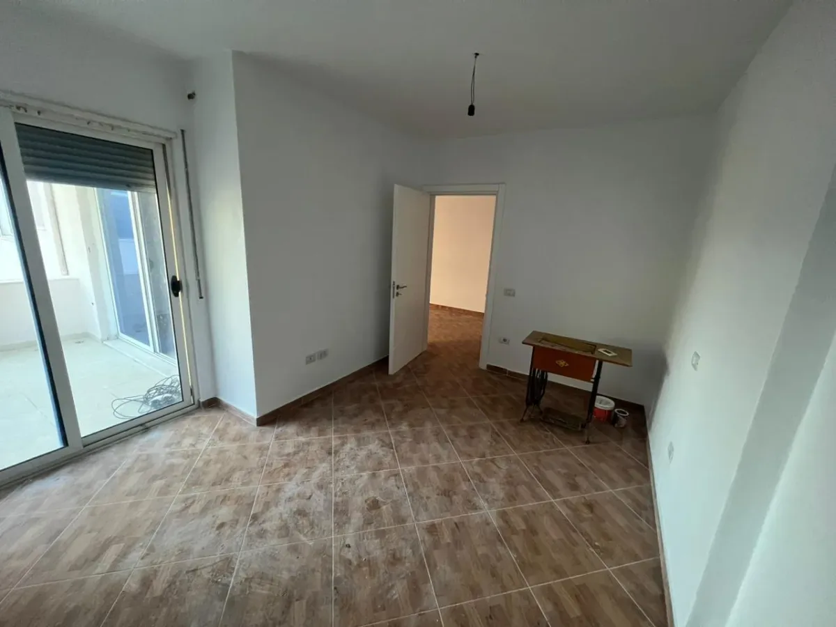 Apartament 2+1 për Shitje – Plazh, përballë Florida 2