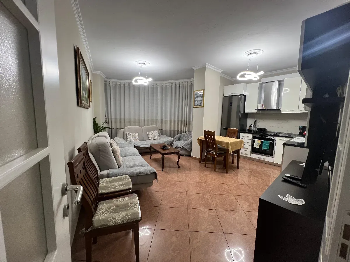 Apartament 2+1+2 me Qira –Qender Tiranë 3