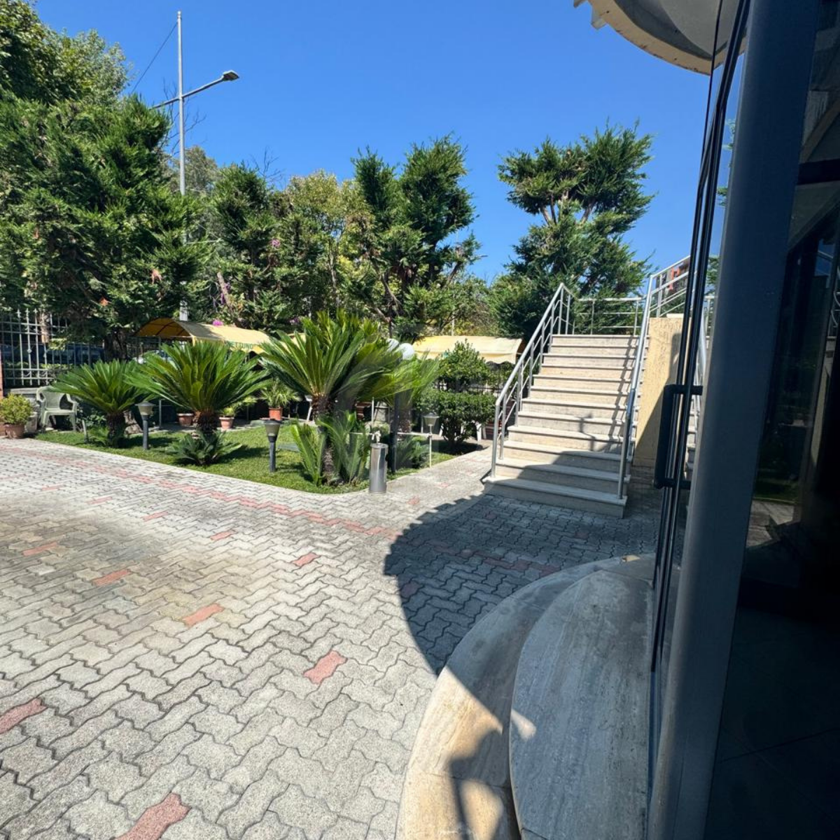 Hotel / Vilë 3-Katëshe për Shitje 3