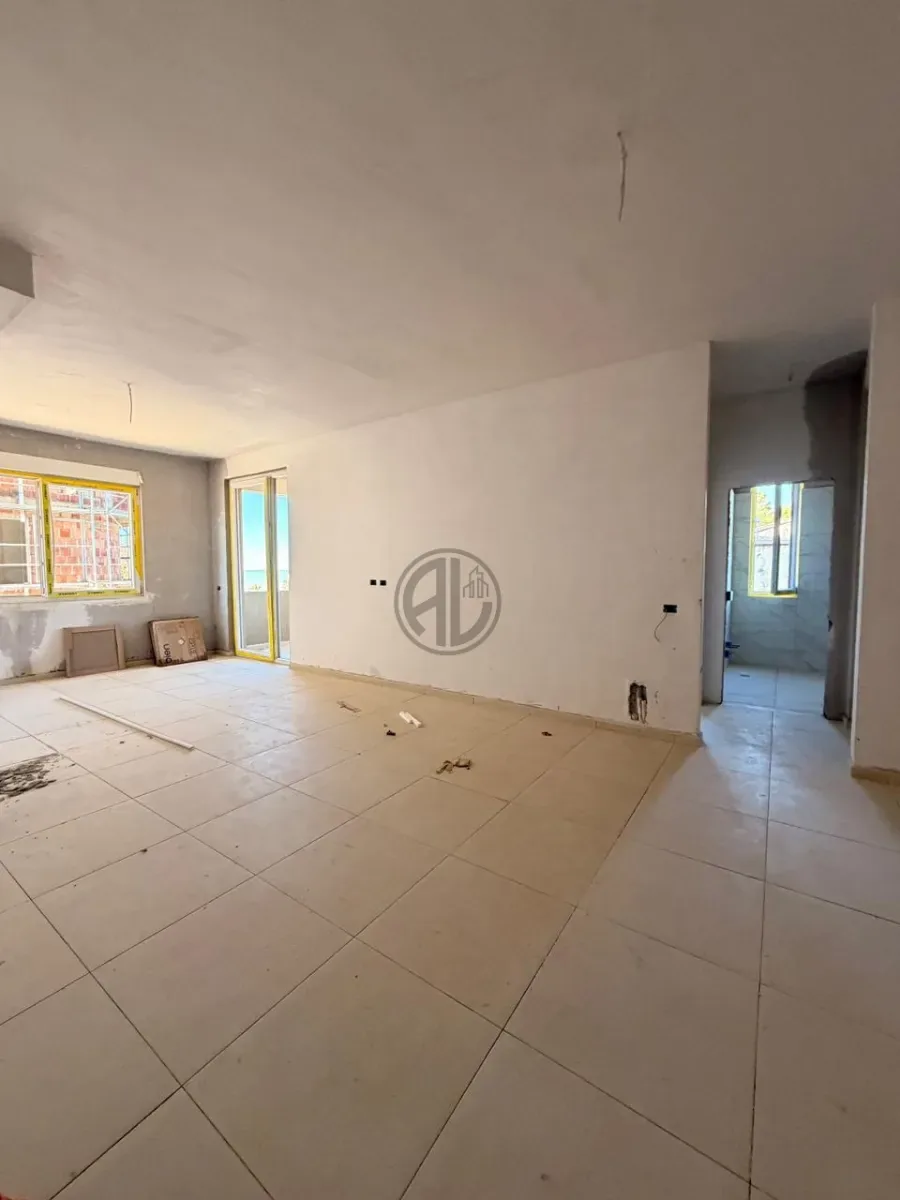 Apartament 1+1 me ballkon dhe pamje deti tek Capiten Coast, Golem 3
