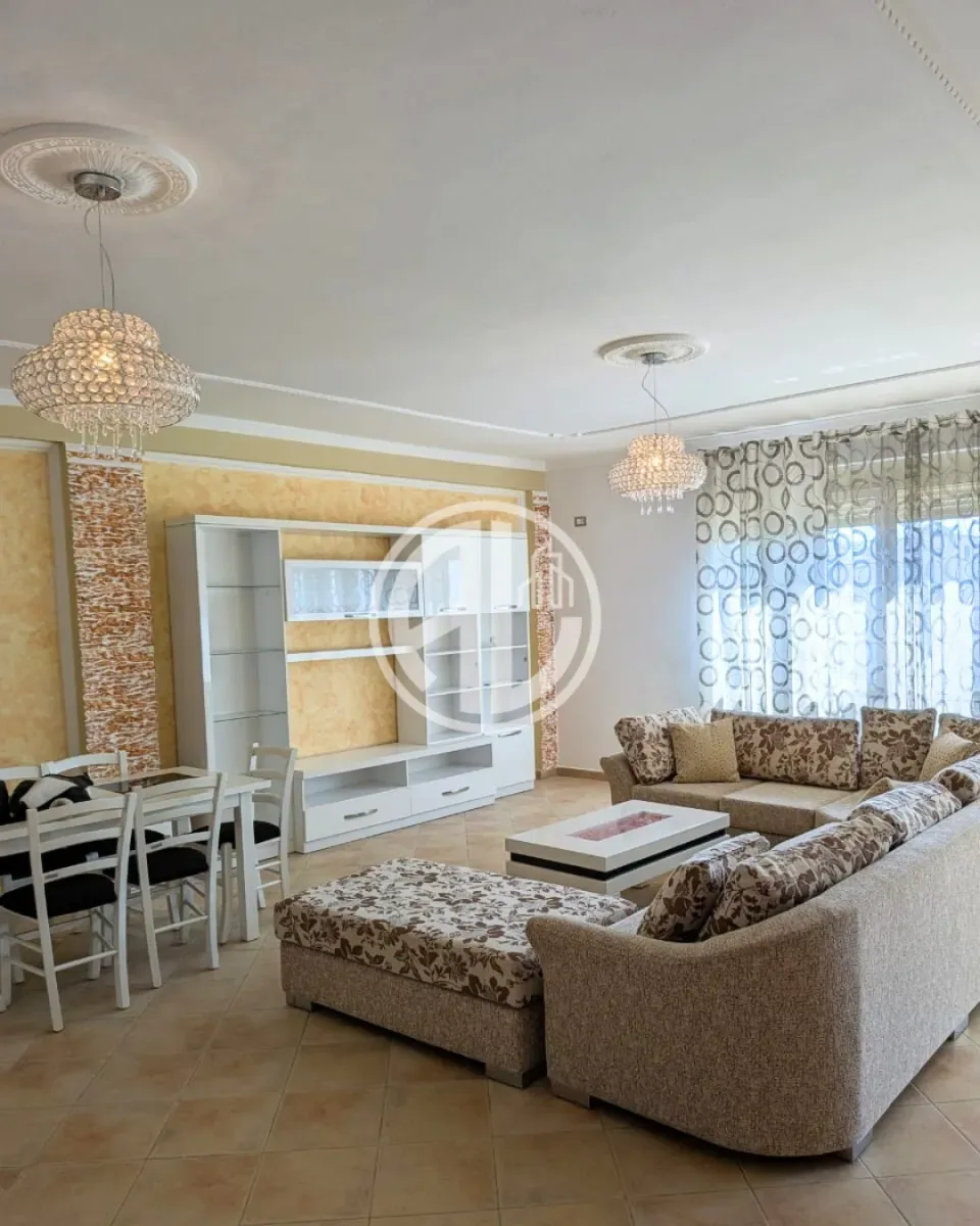 Per qira Apartament 3+1+2 me Verandë për Qira pranë Stadiumit, Durres – I Rinovuar dhe i Mobiluar Rishtazi.
