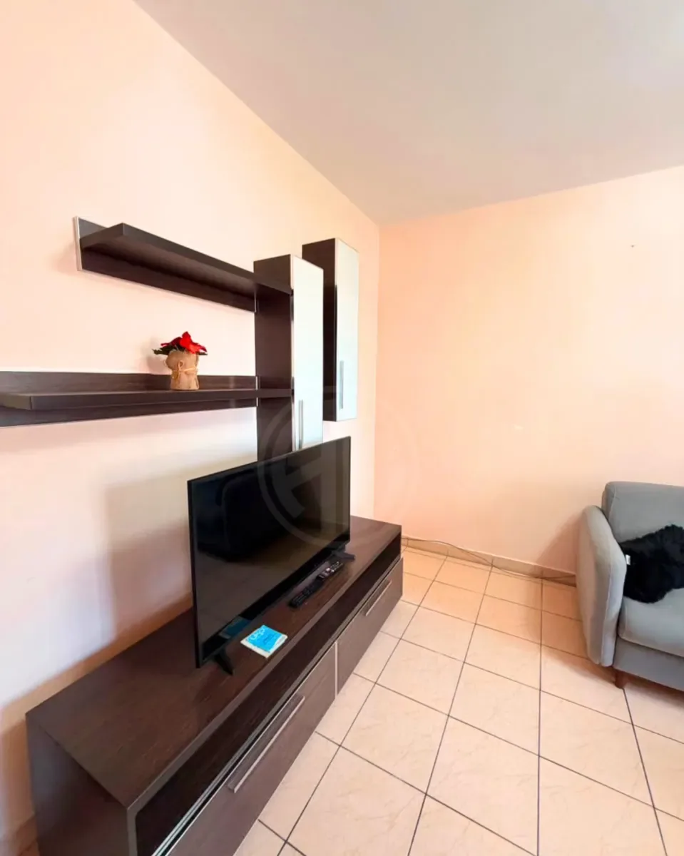 JEPET ME QIRA – Apartament 1+1 në Lagjen 18, Durrës 2