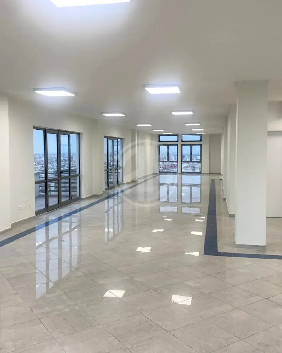 AMBIENT BIZNESI ME QIRA – HYRJA E DURRËSIT