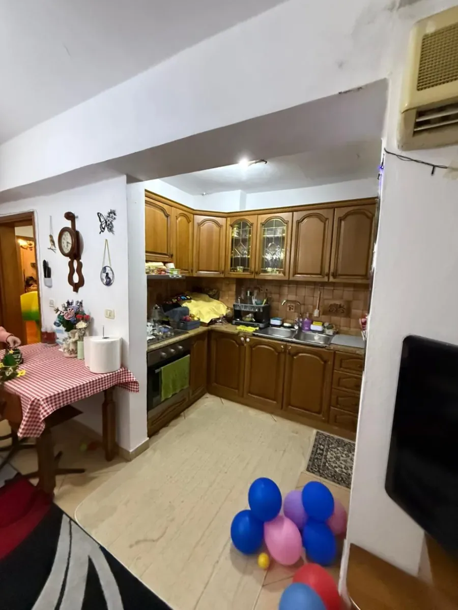 Apartament 2+1 tek Ish Rajoni i Policise