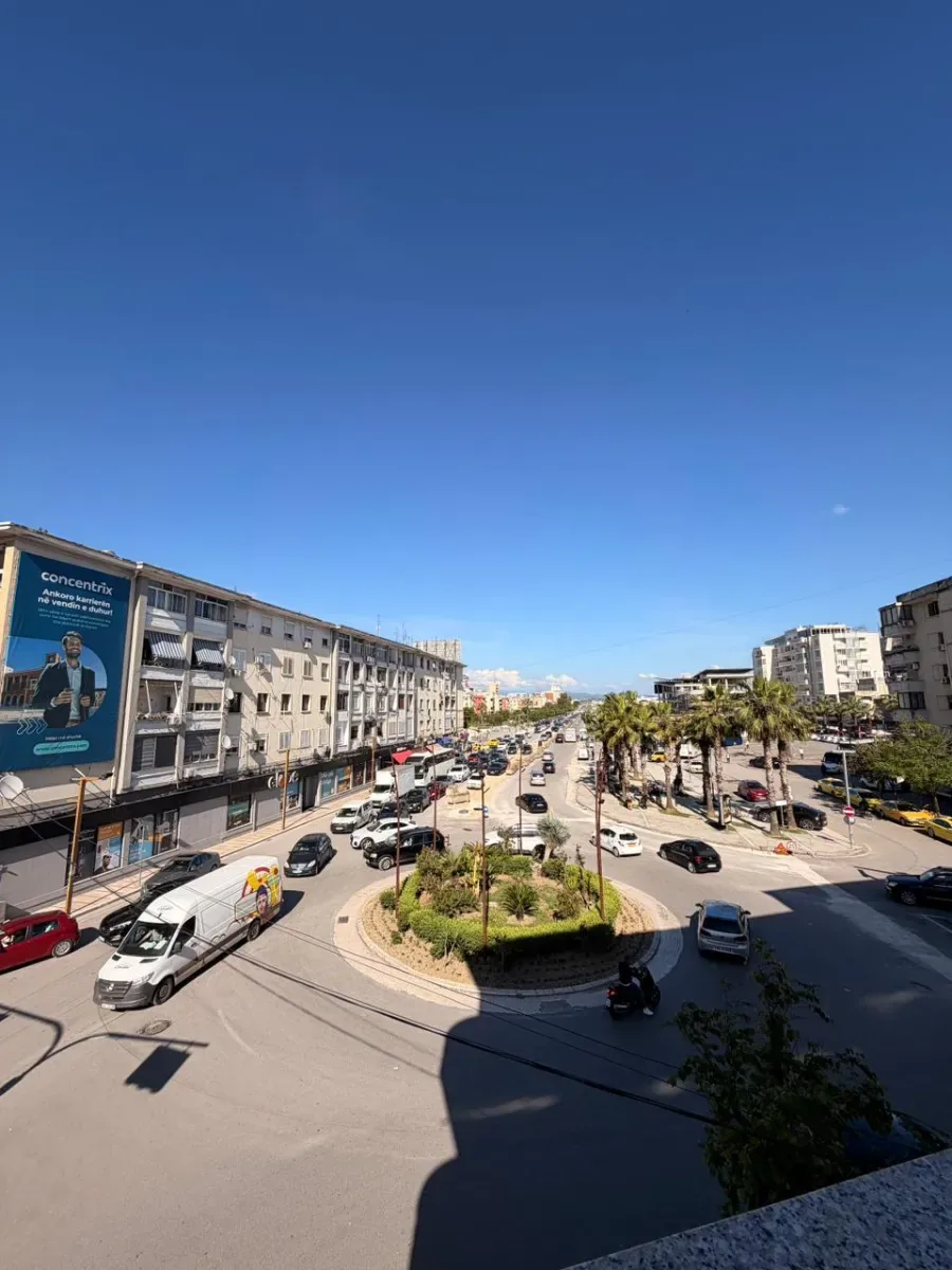 Jepet me Qira Ambient Biznesi – Stacioni iTrenit, Durrës