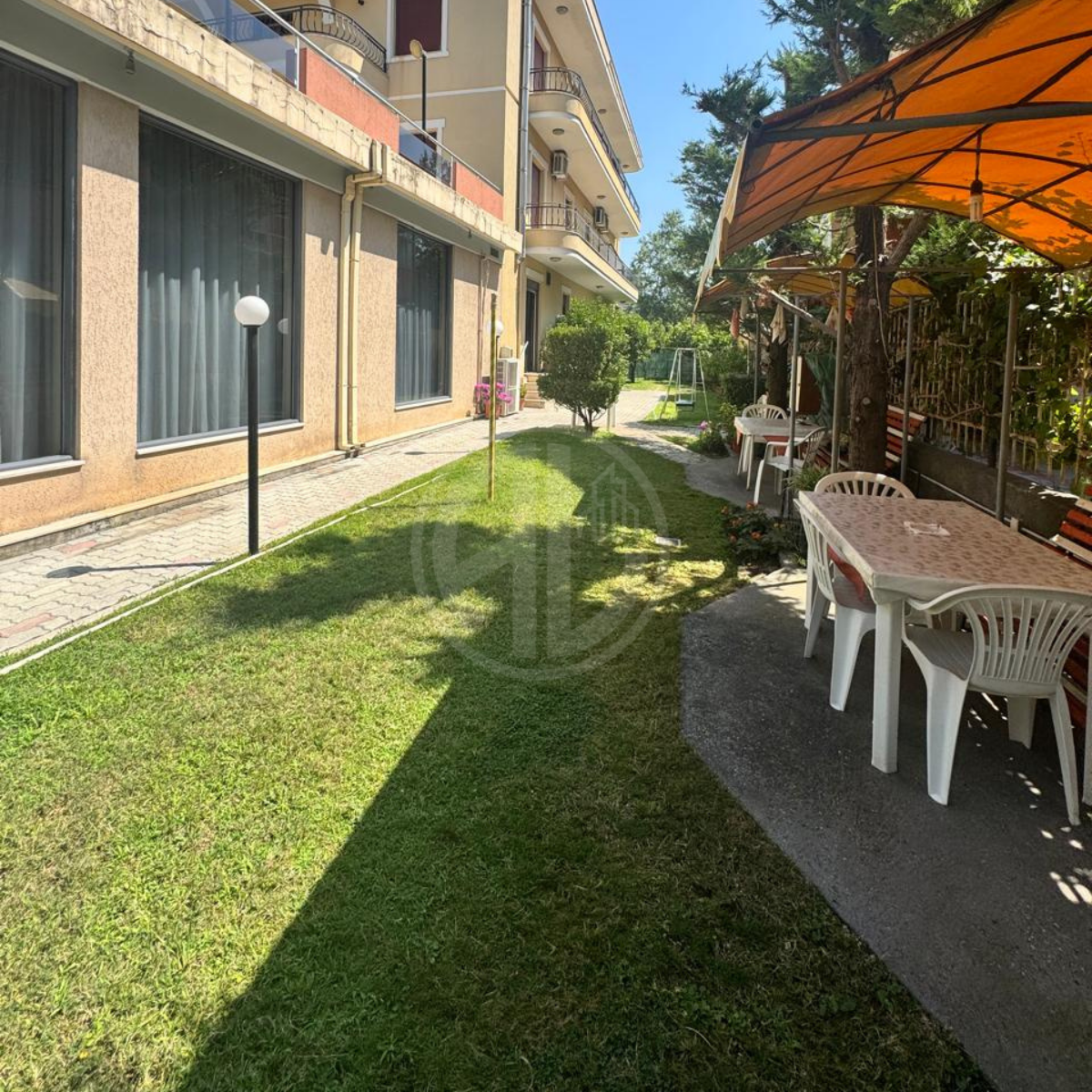 Hotel / Vilë 3-Katëshe për Shitje 4
