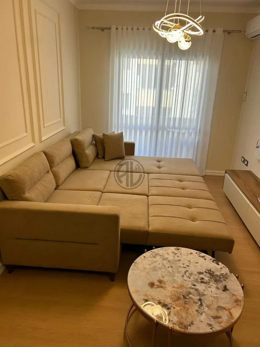 Apartament 1+1 për shitje në zonën e Shkëmbit të Kavajës, prane Majestic