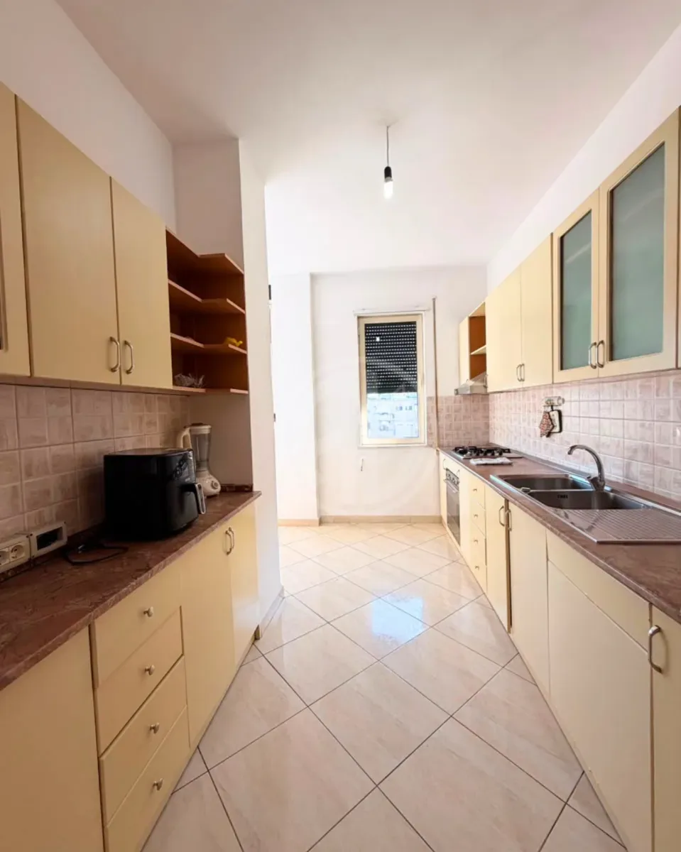 Apartament 2+1+2 me Qira – Qendër, pranë Flag Ship 2