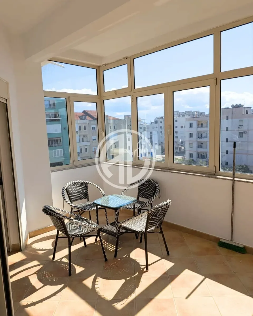 Shitet Apartament 3+1+2 me Verandë për Shitje pranë Stadiumit, Durres – I Rinovuar dhe i Mobiluar Rishtazi 4