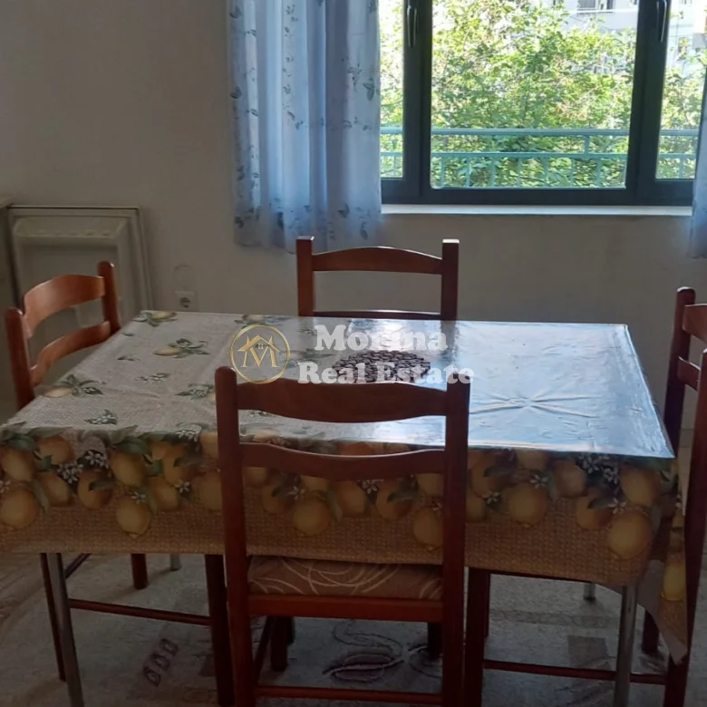 Qera | Shtëpi private 2 + 1 | Rruga Bajram Allaraj | 400 €/muaj 4