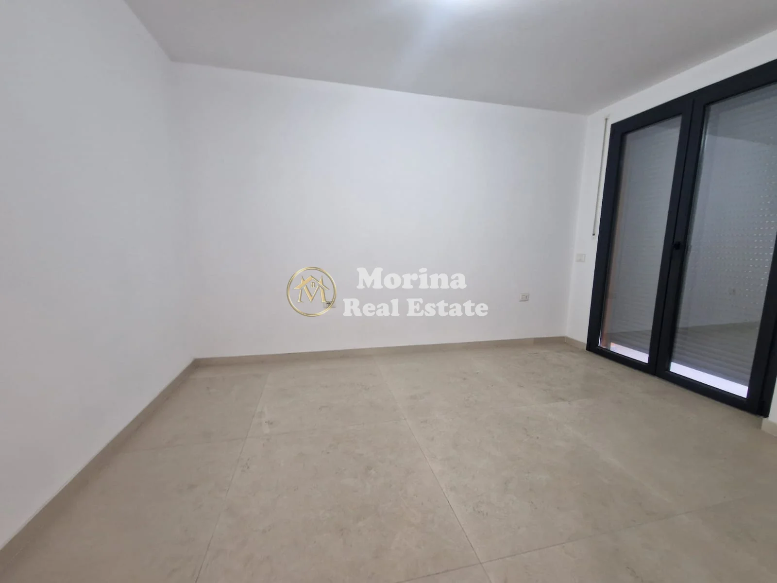 Qera | Ambjent Biznesi | Kongresi i Manastirit | 500 €/muaj