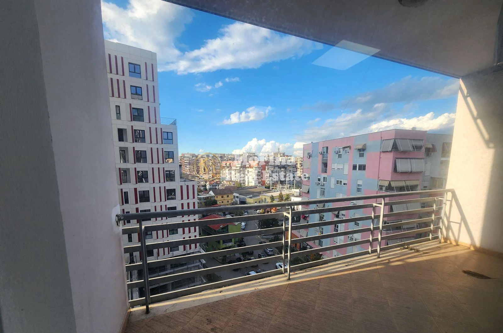 Qera | Ambjent Biznesi | Zogu i Zi | 700 €/muaj 3