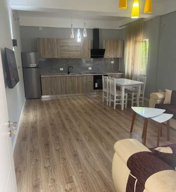 Qera | Apartament 2 + 1 | Rruga Ali Shefqeti | 370 €/muaj