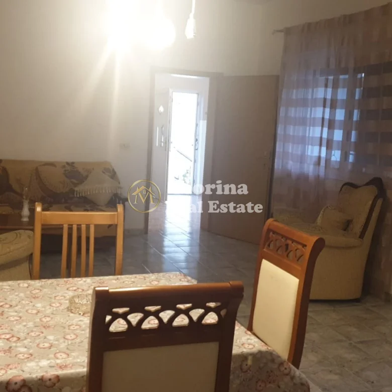 Qera | Shtëpi private 1 + 1 | Tregu Elektrik | 450 €/muaj 4