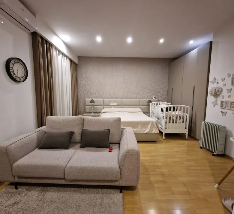 Shitje | Apartament 3 + 1 | Rruga Fortuzi| 350000 € 4