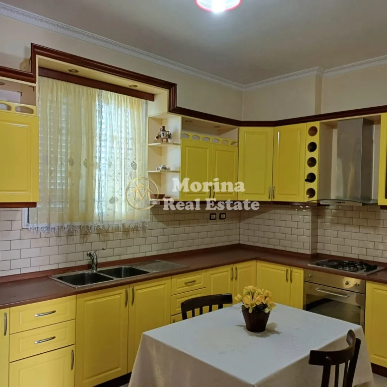 Qera | Vilë 4 + 1 | Fier | 2500 €/muaj 2