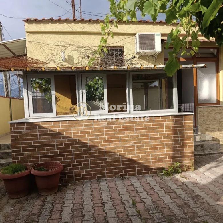 Shitje | Vilë 3 + 1 | Spitali Amerikan 2 | 250000 €
