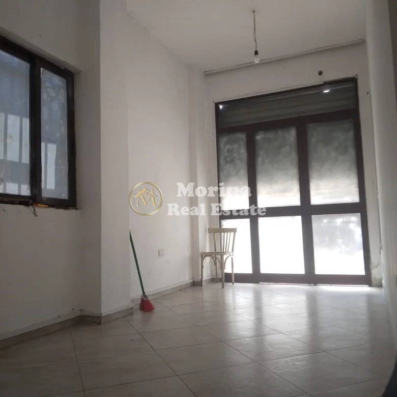 Qera | Ambjent Biznesi | Stacioni i Trenit | 200 €/muaj 4