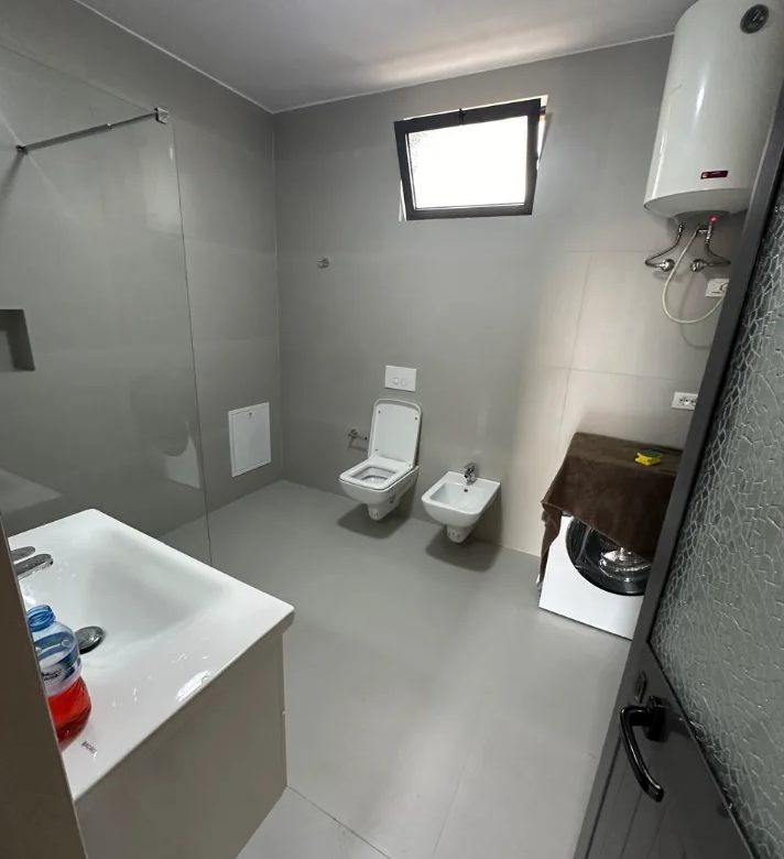 Qera | Shtëpi private 2 + 1+Ballkon | Rruga Balla | 400 €/muaj 4