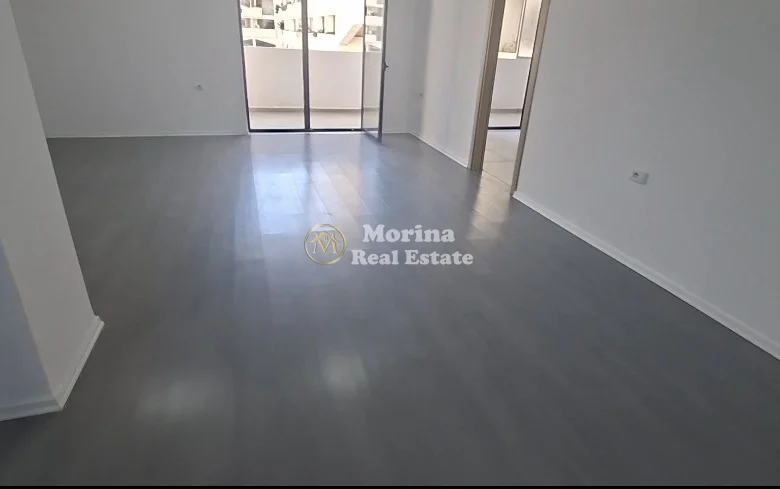 Qera | Ambjent Biznesi | Rruga 5 Maji | 600 €/muaj 2