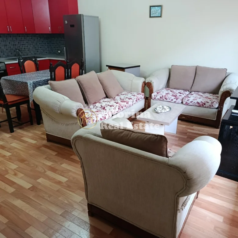 Qera | Shtëpi private 2 + 1 | Kodra e Priftit | 370 €/muaj 3