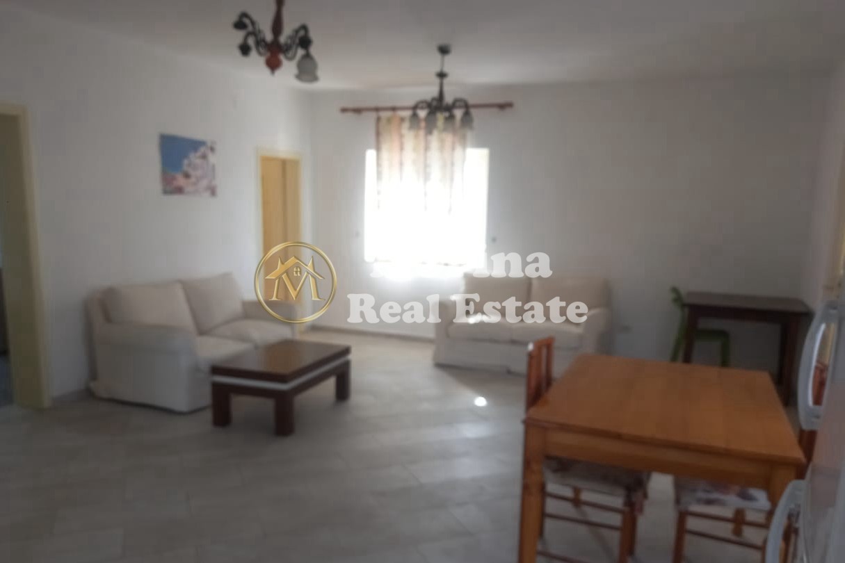 Qera | Shtëpi private 3 + 1 | Tregu Elektrik | 450 €/muaj
