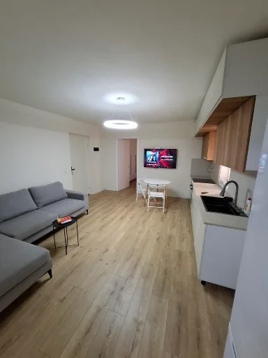 Qera | Apartament 2 + 1 | Rruga e Barrikadave | 600 €/muaj