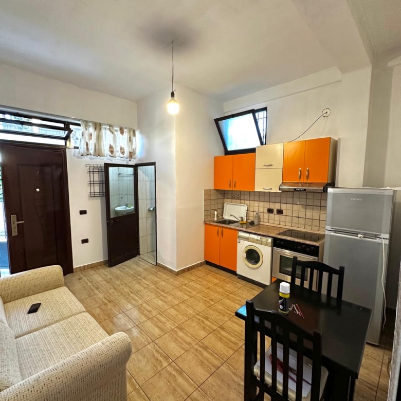 Qera | Shtëpi private 1 + 1 | Rruga Irfan Tërshana | 270 €/muaj 4