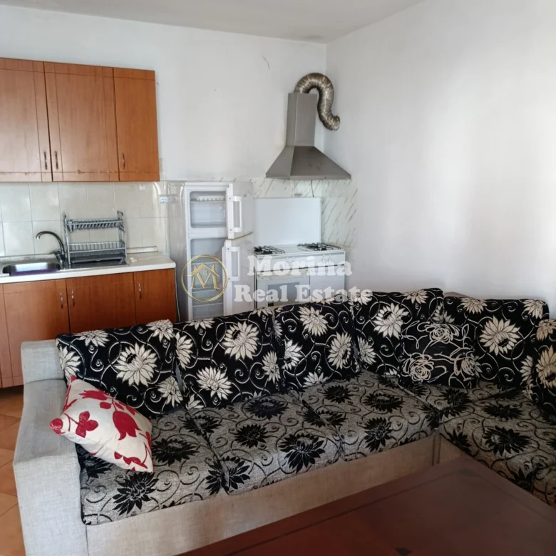 Qera | Shtëpi private 1 + 1 | Rruga Njazi Meka | 350 €/muaj 2