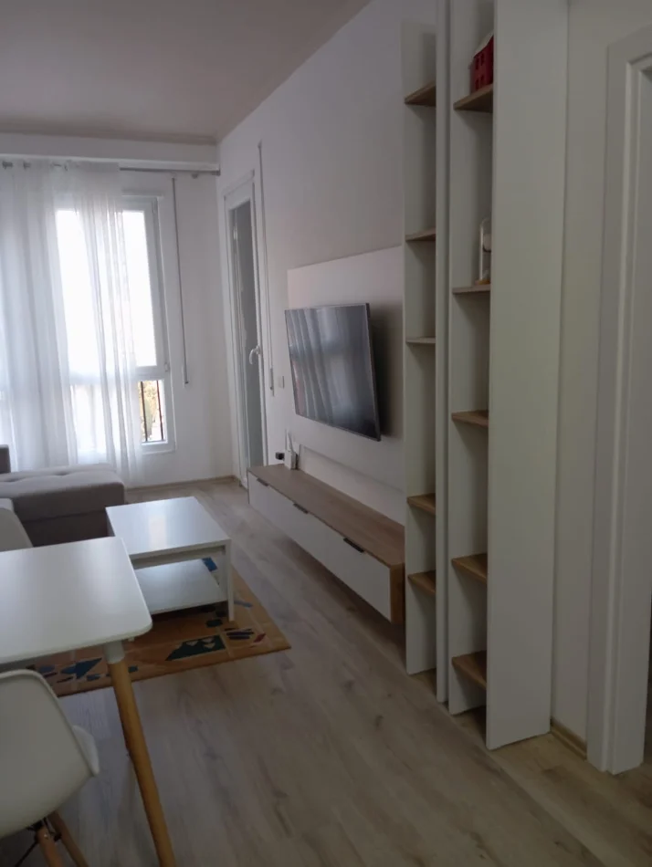 Qera | Apartament 1 + 1 | Rruga 5 Maji | 500 €/muaj