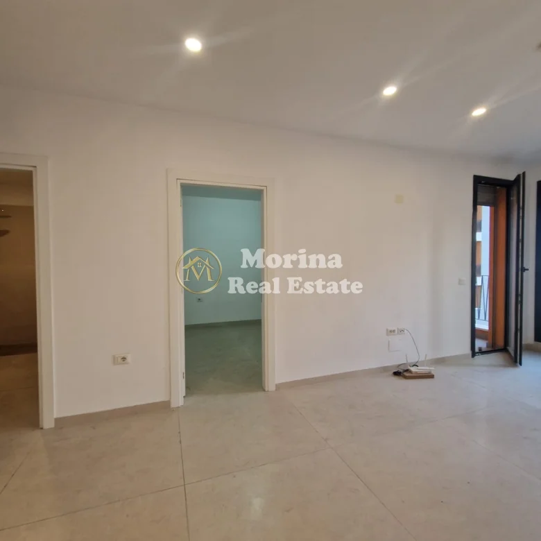 Qera | Ambjent Biznesi | Kongresi i Manastirit | 500 €/muaj 4