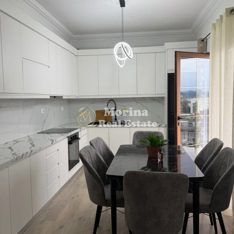 Qera | Shtëpi private 2 + 1 | Sauk | 600 €/muaj. 2
