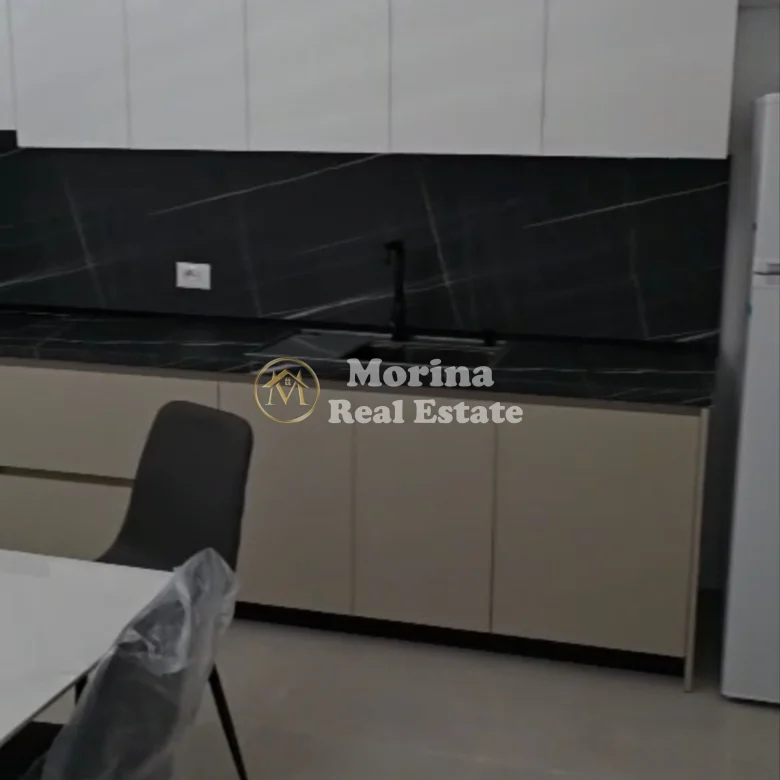 Qera | Vilë 1 + 1 | Rruga 5 Maji | 500 €/muaj 2