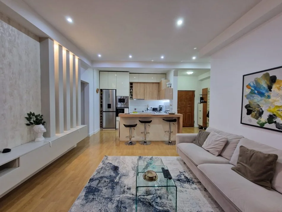 Shitje | Apartament 3 + 1 | Rruga Fortuzi| 350000 €
