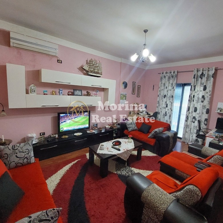 Shitet, Vile 3-katëshe, Rr:”5 Maji”, 320000 euro 2
